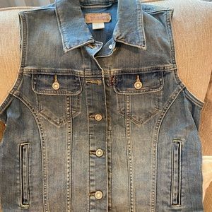 Woman Levis vest